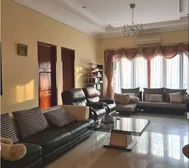 Dijual Rumah Cantik dan Nyaman Ada Swimming Pool Di Wilayah Menteng