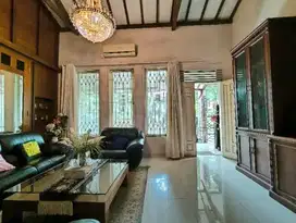 MURAH Rumah Luas 180 Asri Depan Taman Akses 2 Mobil Pondok Kelapa