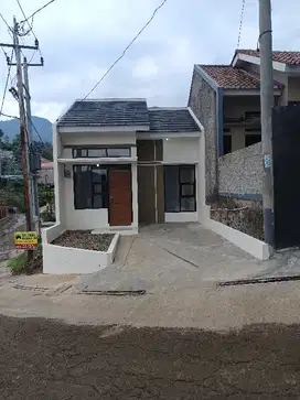 Rumah minimalis modern pinggir jalan