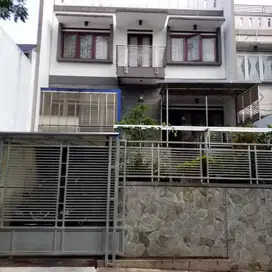 Rumah sayap SURYA SUMANTRI (Dekat Apartemen Majesty)