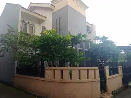 Dijual Cepat Rumah Hoek dengan Lingkungan Nyaman di Cipayung Jakarta