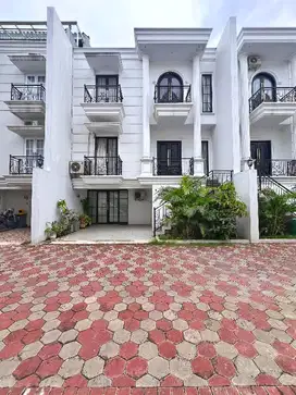 RUMAH MEWAH DALAM TOWNHOUSE DEKAT CILANDAK JAKARTA SELATAN