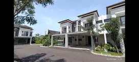 Rumah 2 lantai di Podomoro Park dekat club house