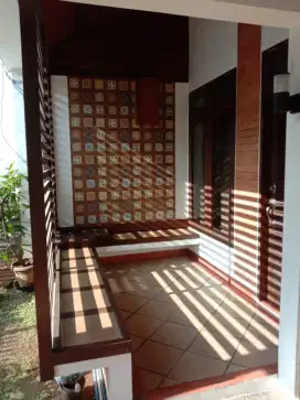 Rumah siap huni di sektor 5 Bintaro Jaya , Tangerang selatan