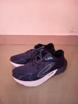 sepatu running 910 Nineten Hiroshi size 43