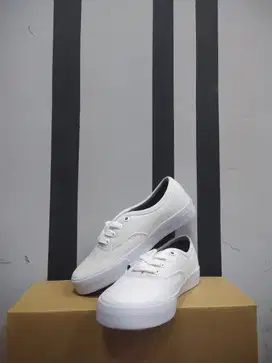 Shoosh Up – Sepatu Kasual Putih Unisex | Stylish, Ringan & Nyaman Dipa