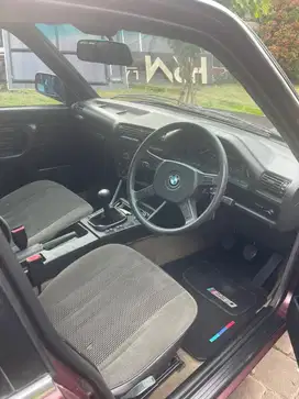 BMW E30 318i MT Maron