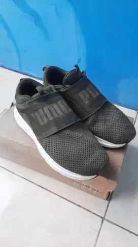 Sepatu PUMA Hijau Army