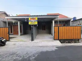 Rumah baru ready dekat tol solo Sertipikat Ready