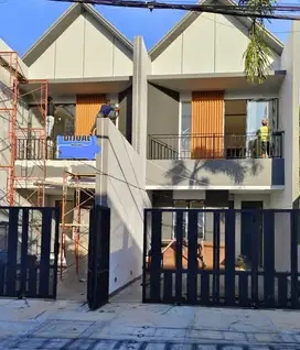 Dijual Rumah mewah di meruya utara