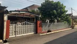 Rumah 2 Lantai Bagus SHM di Kembar
