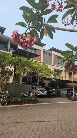 Dijual Rumah di Kimira Zora BSD City ada Lift