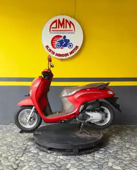 Honda New Scoopy stylish th 2022 km 200 perak body mulus like new