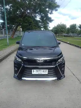 DP 15juta Toyota Voxy 2.0 at tahun 2019
