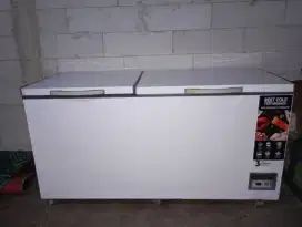 Jual freezer box merek Gea kapasitas 600liter kondisi normal beku