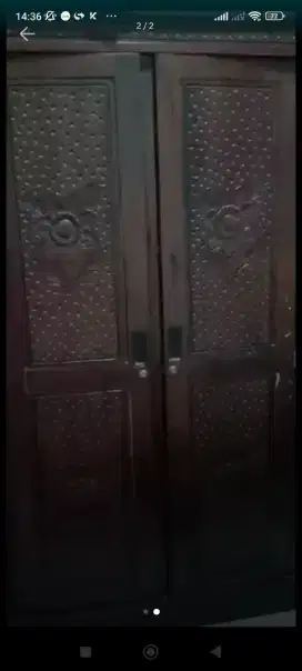 Lemari pakaian ukiran