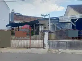 Dijual Cepat Rumah Strategis Hanya 7 Menit ke Pusat Perbelanjaan