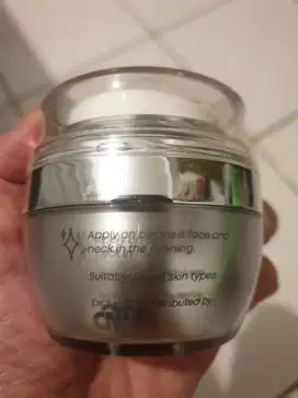 Preloved RJ Radiant Glow Night Cream By Cni