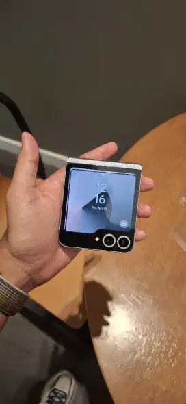 Samsung Z Flip 6 _ 12/256 GB
