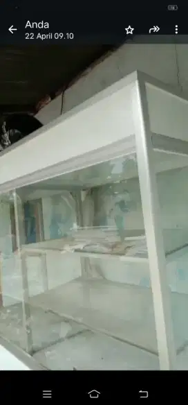 Etalase baru dari aluminium dan kaca