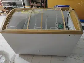 Frezer bekas es krim