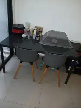 Meja Makan Segi Empat Kaca
