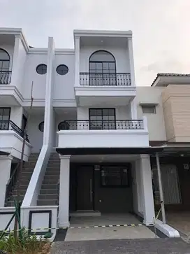 Disewakan Rumah Bagus 3 Lantai di Cluster Concerto Golf Island PIK