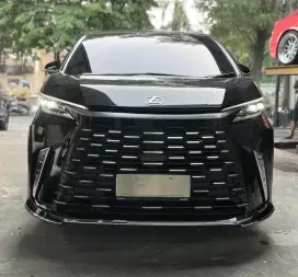 LIKE NEW & LOW KM ! Lexus LM350h Hybrid 7 Seater 2024