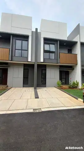 Rumah 2 lantai di Summarecon Gading Crown, Bekasi