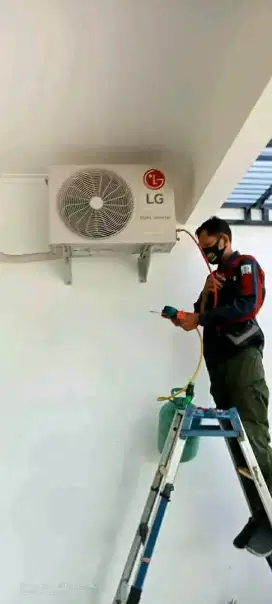 Perawatan AC cuci AC bongkar pasang ac