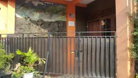 Disewakan rumah murah Menteng Atas