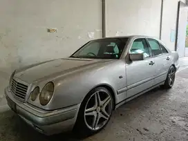 Mercedes-Benz E320 1997 Bensin