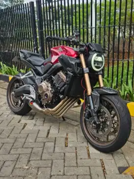 Dijual Honda cb650r red low km950 kondisi like new