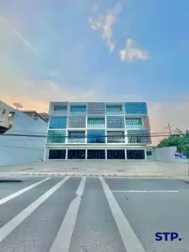 PREMIUM COMMERCIAL! Ruko 4 lantai di Raya Dinoyo sisa 2 unit jejer