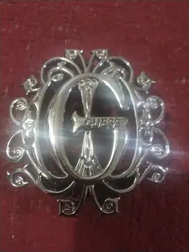 Logo Guess USA metal pin