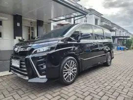 Toyota Voxy 2.0 AT 2019 Hitam