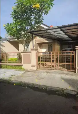 Rumah Nyaman di Area Kencana Loka , 5 menit ke Sta Rwbuntu dan Toll
