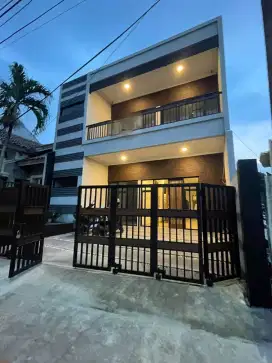 Rumah Baru Minimalis Modern di Griya Loka BSD, banyak Kamar Tidur