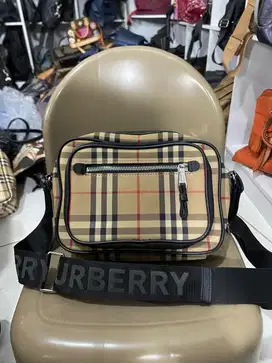 Tas Selempang Burberry Oray