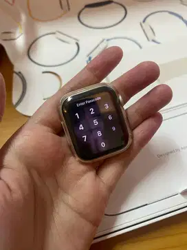 Apple Watch Series SE GEN 2 2024 [40mm Starlight]