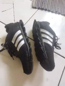 Sepatu anak size 37