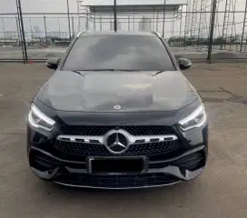 Mercedes-Benz GLA200 Hitam (2017) | Terawat, Siap Pakai!