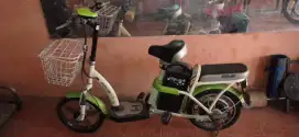 Sepeda listrik Merek Selis