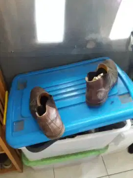 Sepatu boot coklat