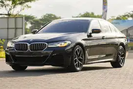 Big Bos! BMW 520i M Sport LCI Black 2021 520i 320i c300 520i x3