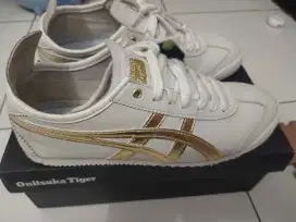 Onisuka Tiger size 42 Made in Indonesia