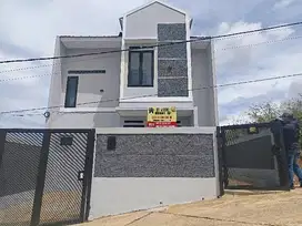 Rumah 2 lantai semi vila dengan city view