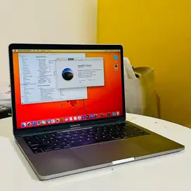 MacBook Pro 13 inch 2017 touchbar original mulus