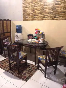 Dijual Murah Set Meja makan Cantik (Meja + 3 kursi busa tebal)