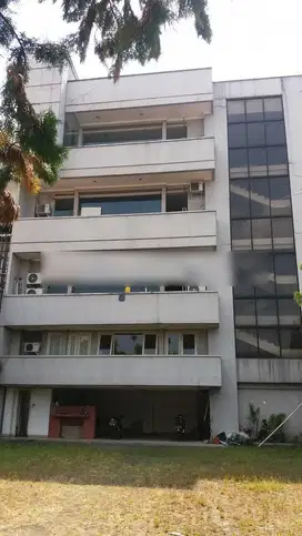 gedung mewah di sayap jln surya sumantri